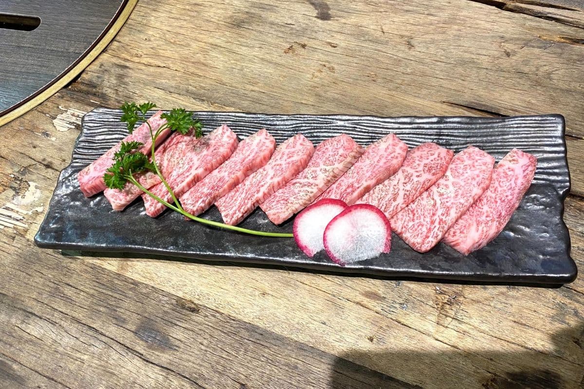 I02. A5 Wagyu Chuck Roll (slice)