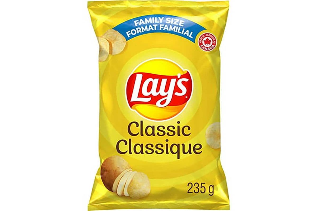 Large Lay's Classic potato chips (235g)