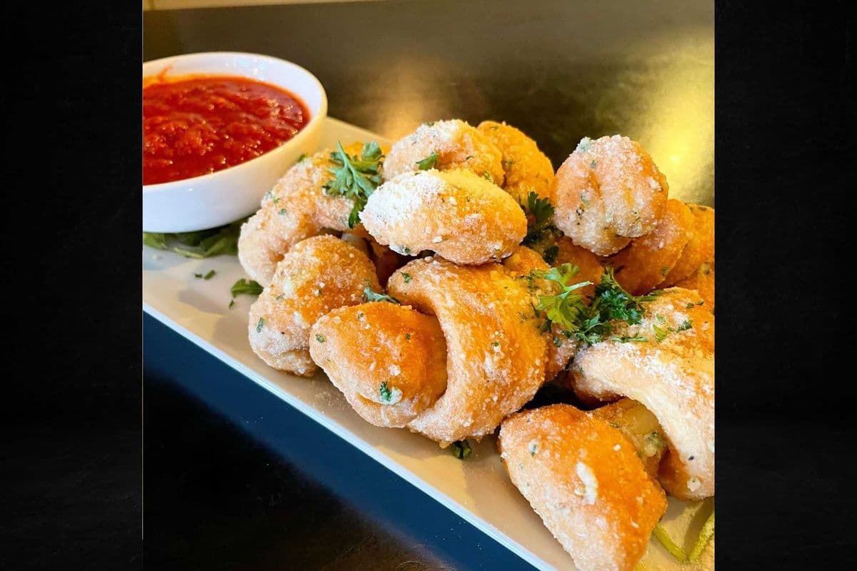 Garlic Knotts