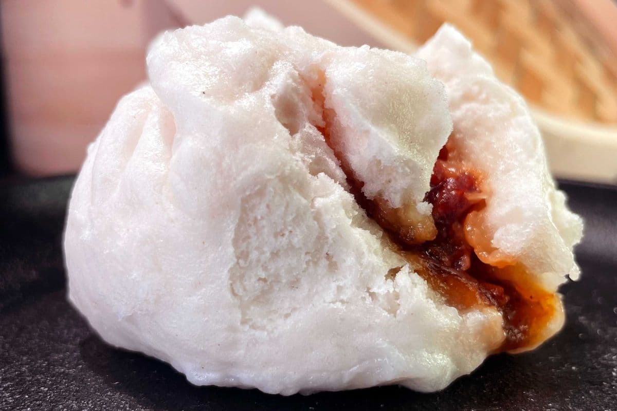 B.B.Q. Pork Bun (Char Siu Bao) - 叉燒包