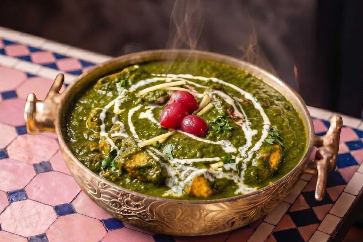 PALAK PANEER / SPINACH COTTAGE CHEESE CURRY (popular)