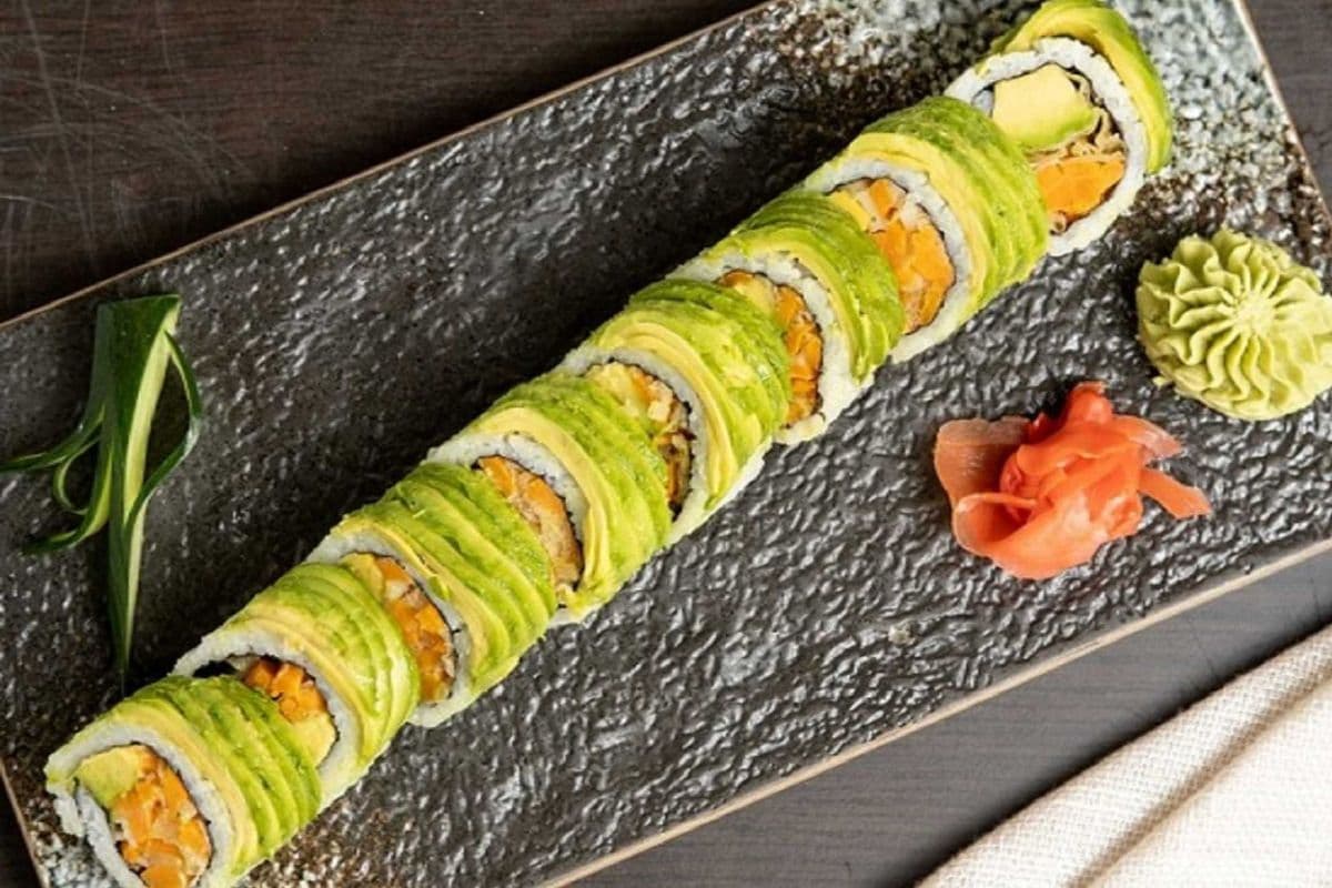 Vegetarian Green Dragon Maki (6 pcs)