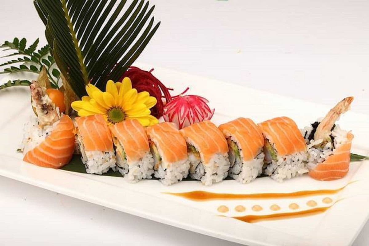 Gold Dragon Roll (8 pcs)