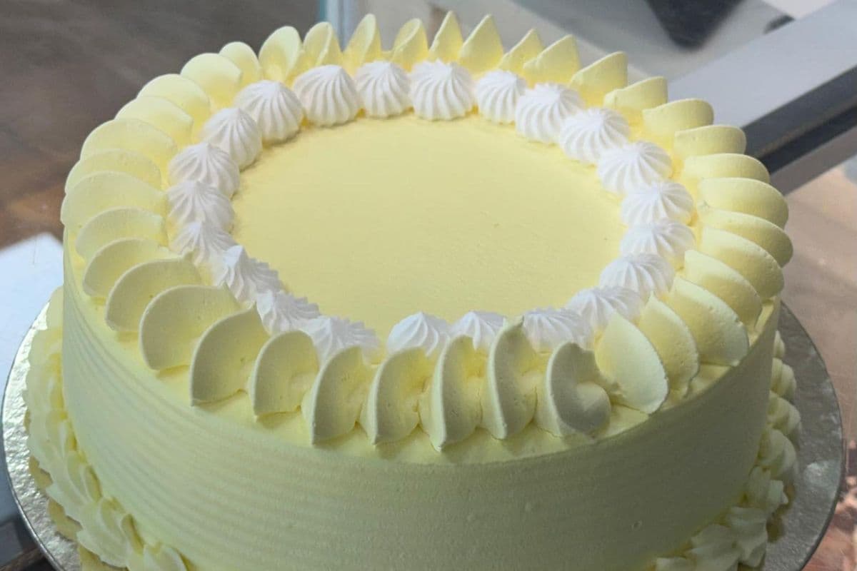 Pineapple Cake Round Eggless