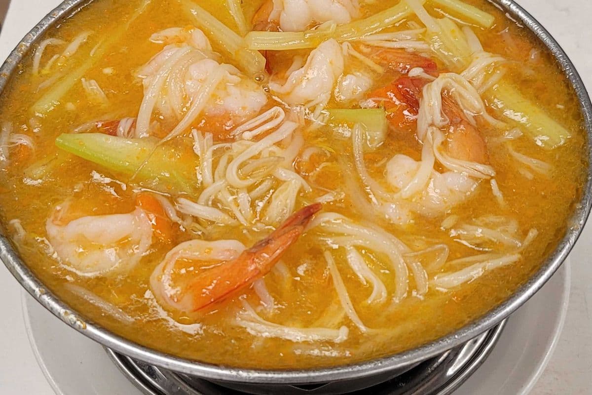 Sour Shrimps Soup with Celery & Enoki Mushroom/酸湯蝦球
