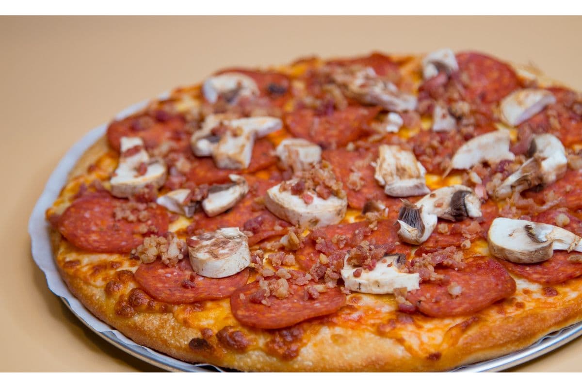 14" Canadian Pizza