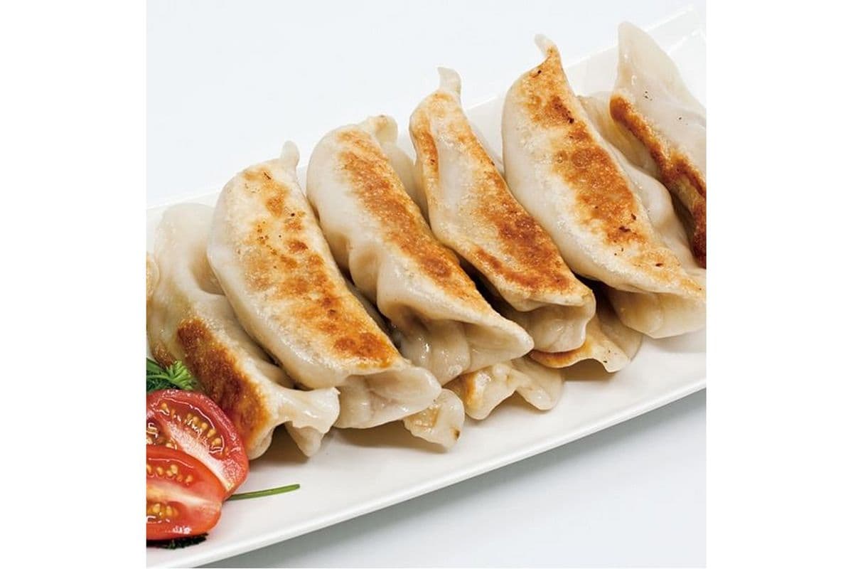 4. Grilled Pork with Vegetable Dumplings (12 pcs) 菜肉锅貼