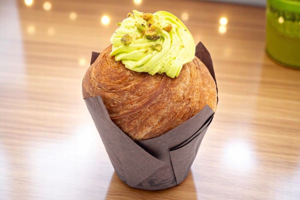 CROISSANT - CRUFFIN-PISTACHIO