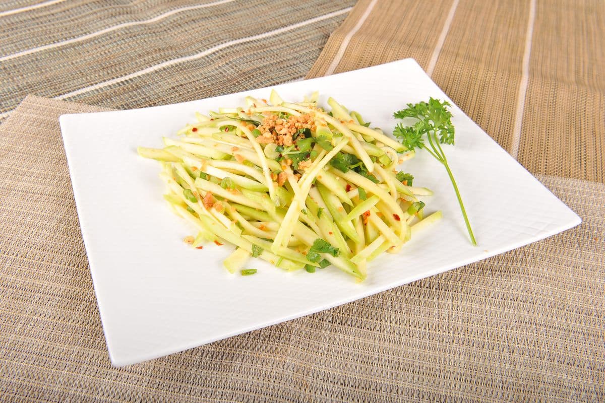 Green Mango Salad (Yam Mamuang)
