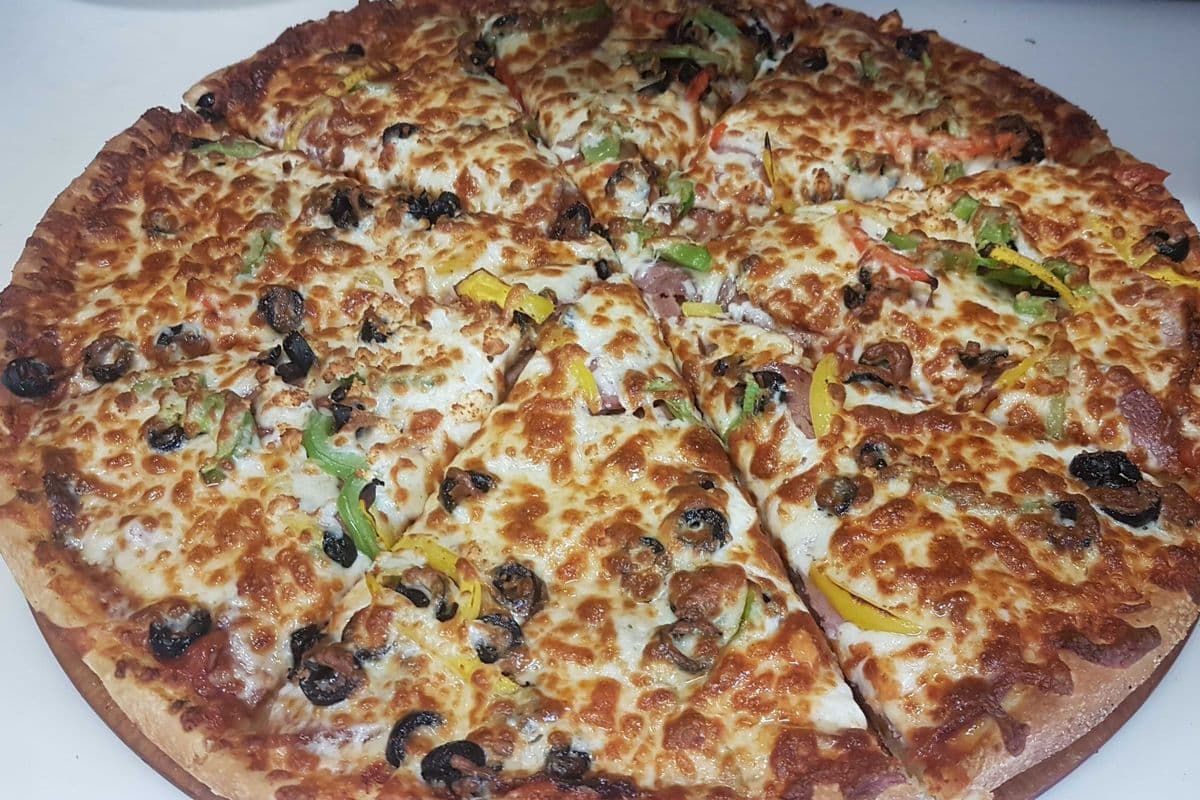 16" Canadian Deluxe Pizza