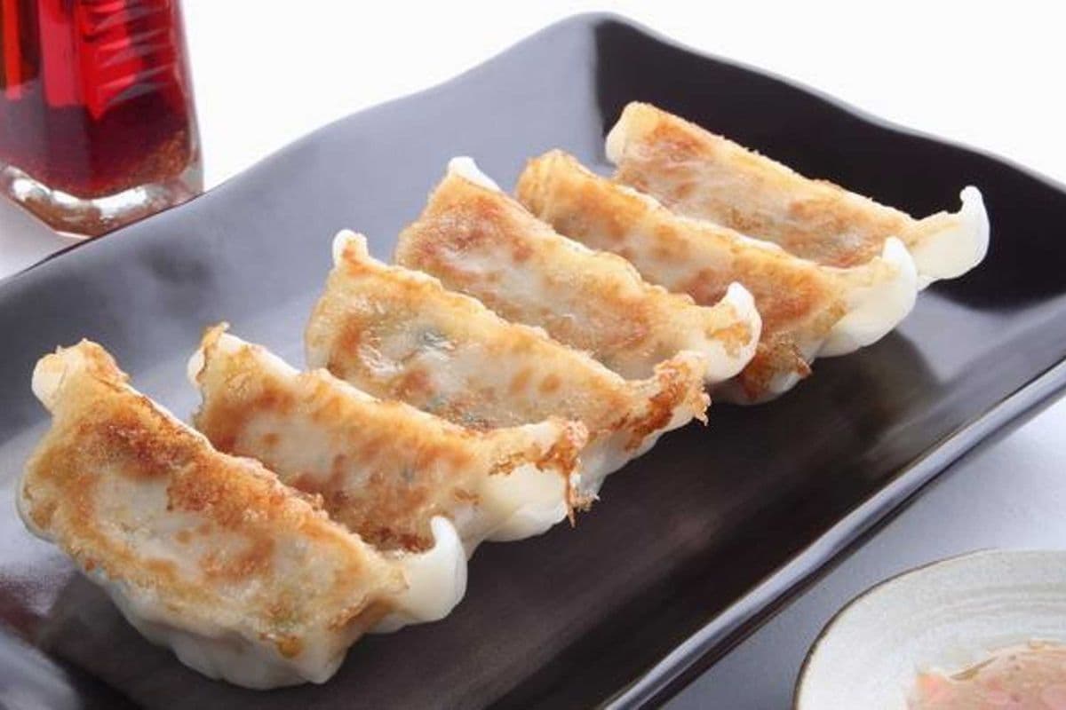Pan-Fried Pork Dumplings (6 pcs) 猪肉锅贴