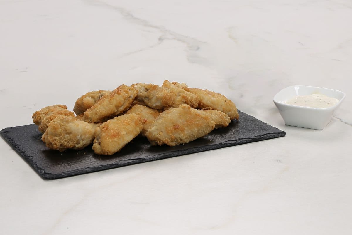 12 Crispy Chicken Wings with 1 Dipping Sauce On Side