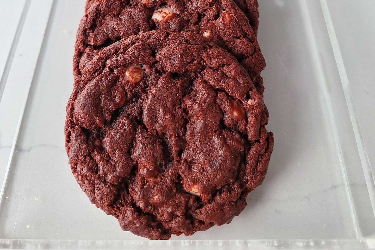 Red Velvet Cookies (12 Pcs)