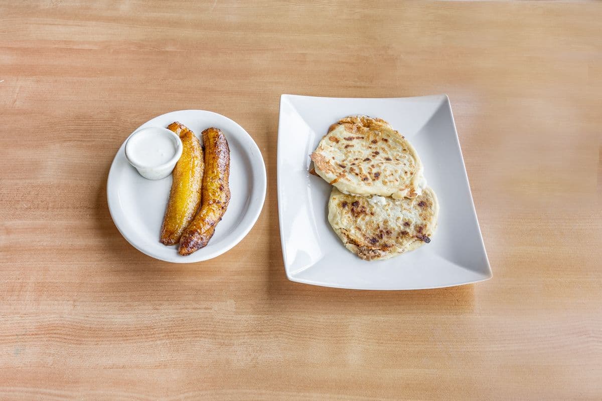 4. 2 Pupusas, 1 Plantain