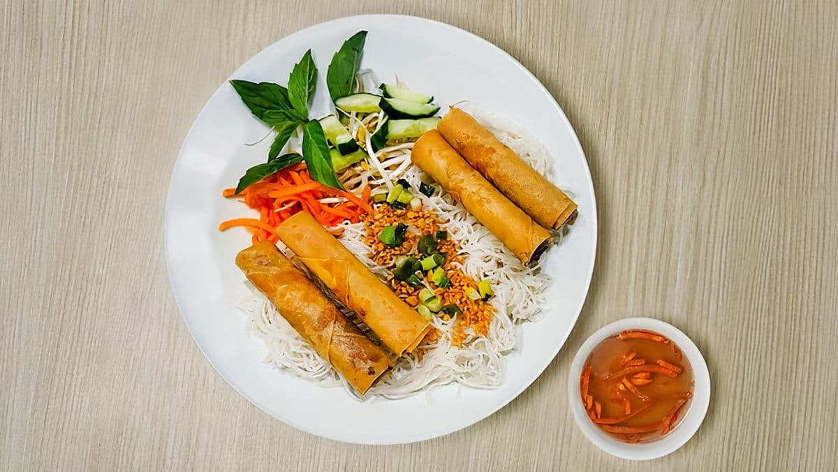 22C. Deep Fried Regular or Rice Paper Spring Rolls with Vermicelli (No Grilled Meat)