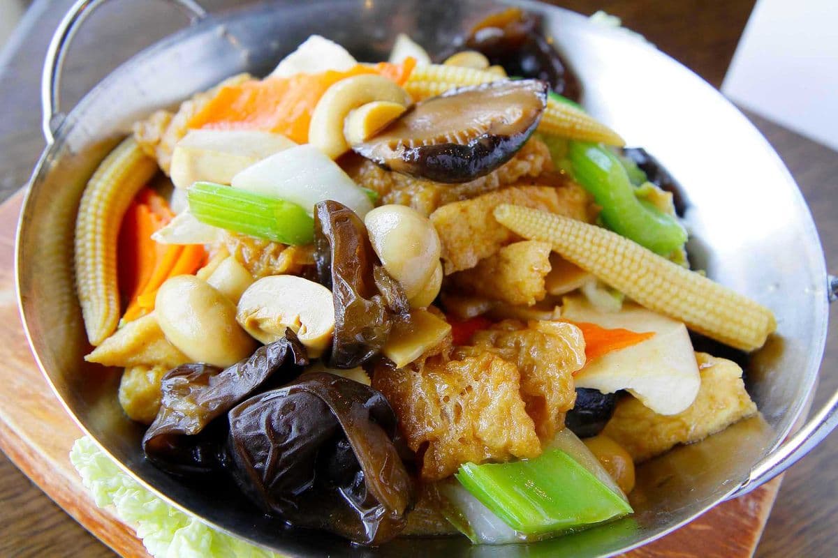 Simmer Assorted Vegetable and Fried Tofu 素什錦