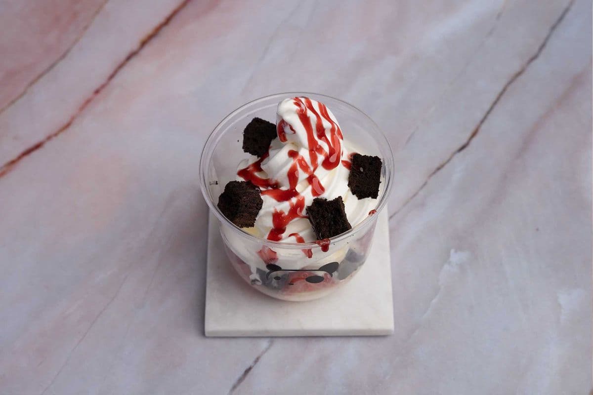 Strawberry Brownies Sundae