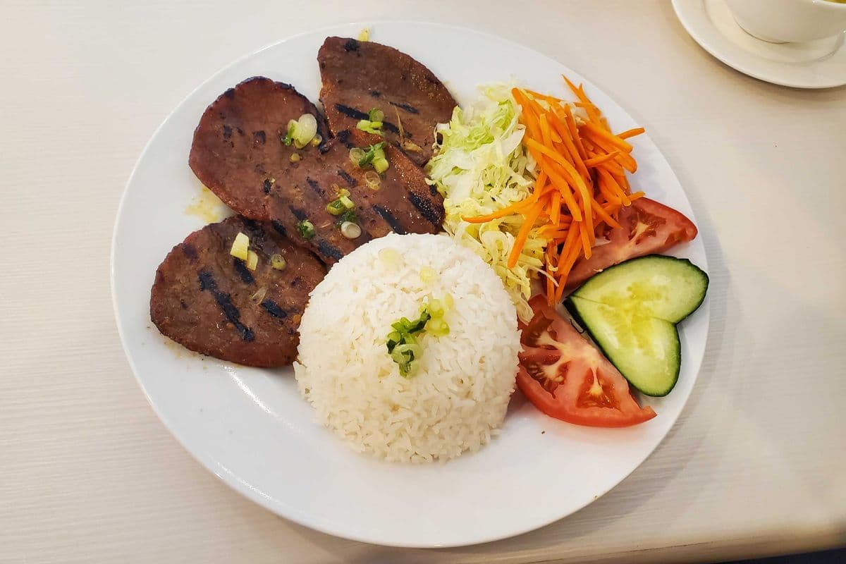 Grilled beef with rice / Com Bo Nuong
