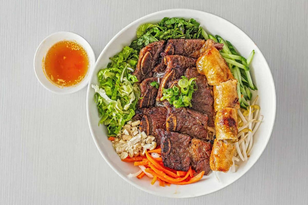 R3. Sườn Bò Nướng / Grilled Lemongrass Short Rib