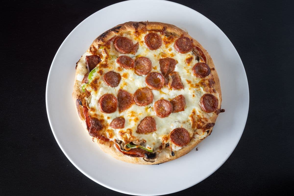 9" petite pizza spéciale IL Forno aux saucisses italiennes / 9" Small Special IL Forno Italian Sausages