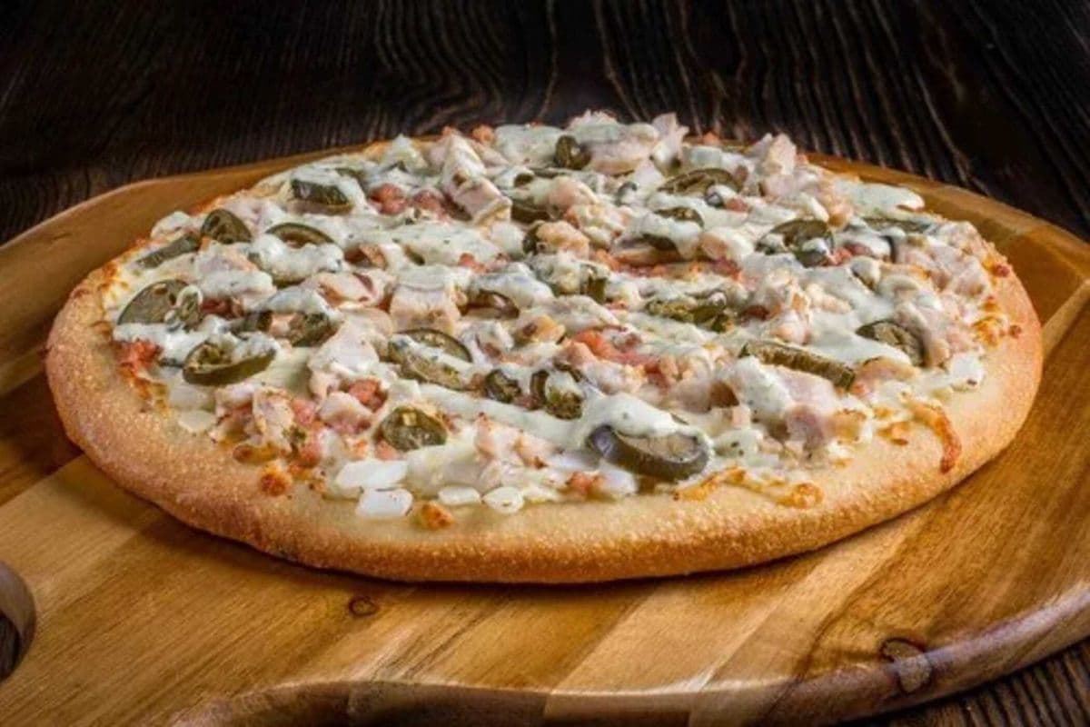 14" Kickin' Chicken Pizza