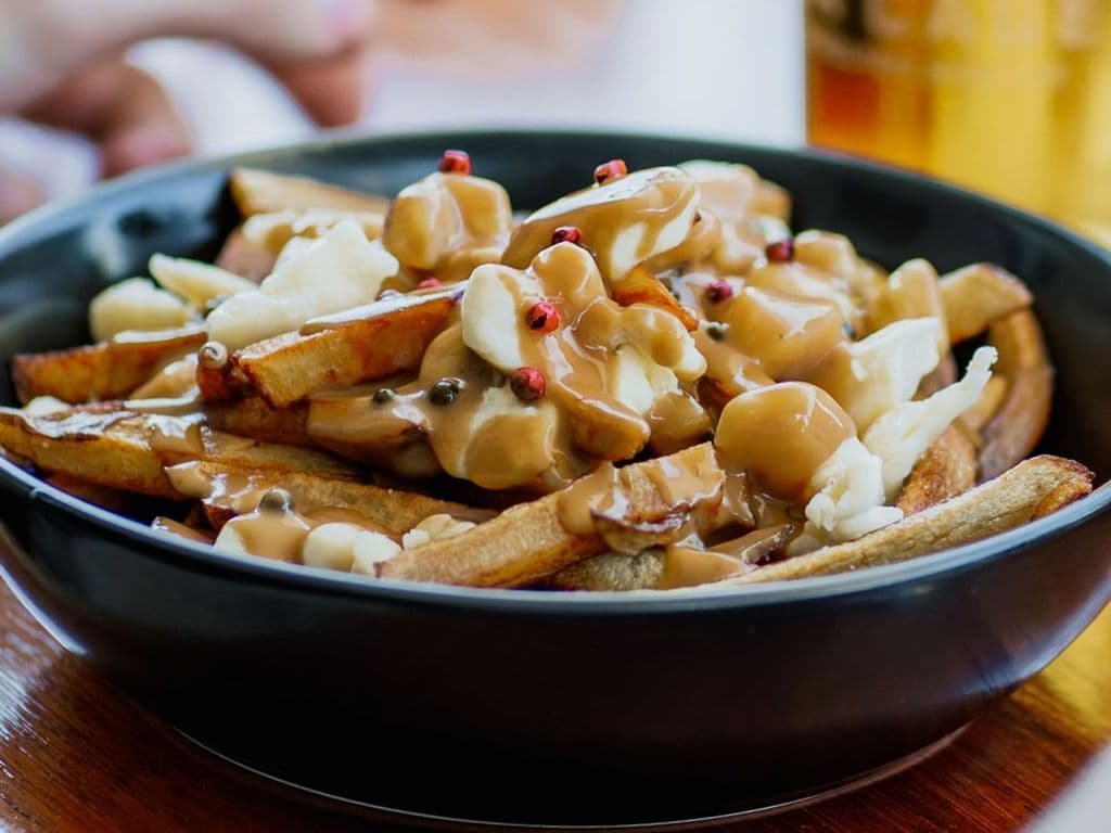 Poutine sauce aux poivres -Repas / Meal Peppercorn sauce poutine
