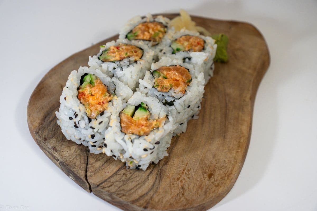 Spicy Salmon Roll (6 pcs)