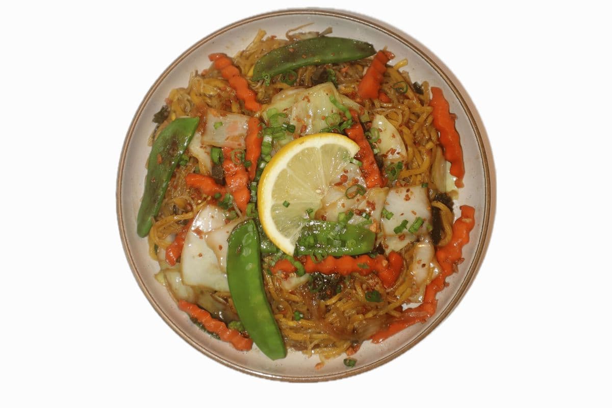 Pansit Guisado (Crispy Chicken)