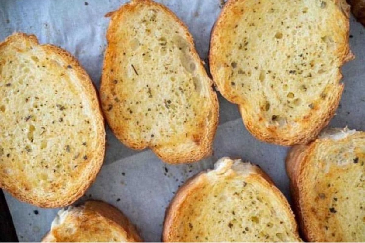 Garlic Toast (Three Pieces)