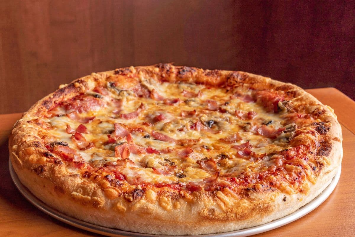 12" Canadian Pizza