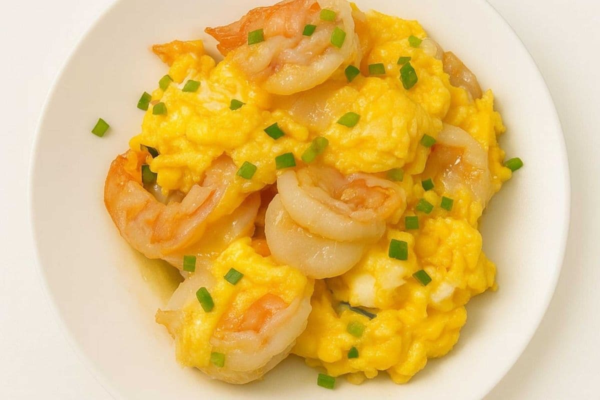 T6. Scrambled Eggs with Shrimp - 滑蛋蝦仁