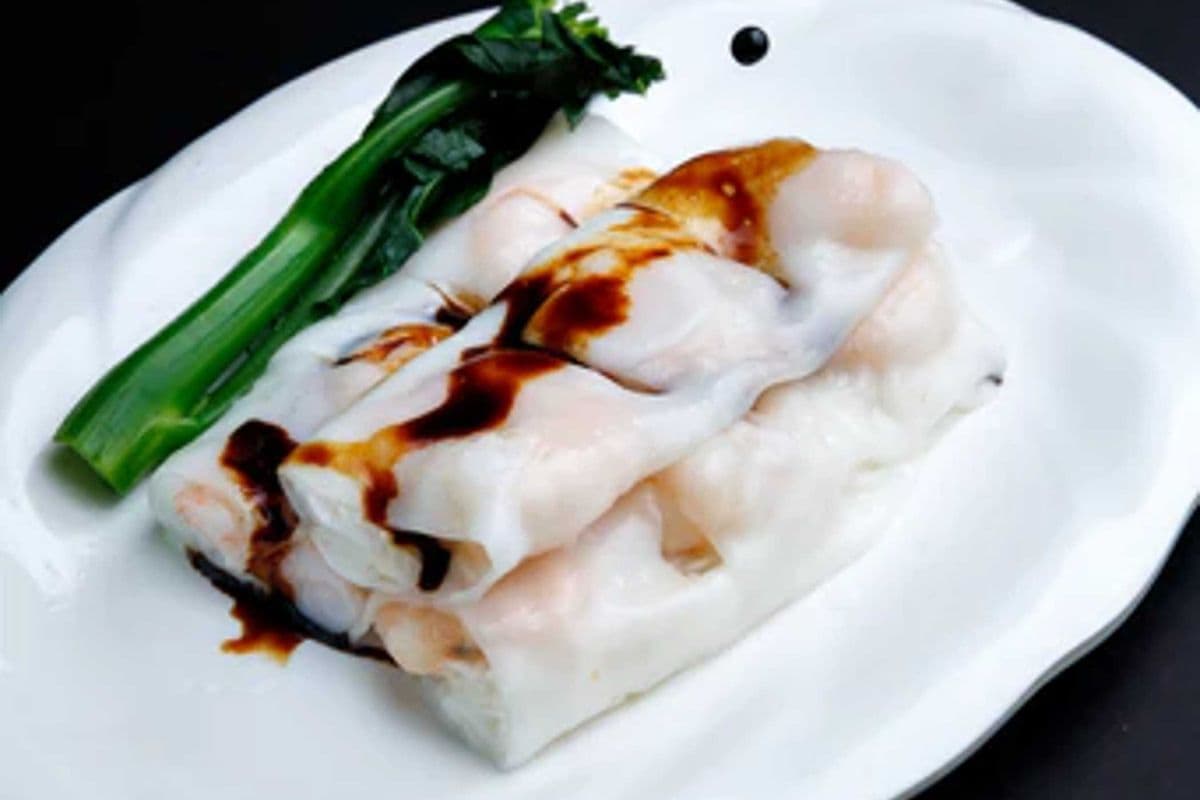 30. Steamed Rice Rolls with Prawns