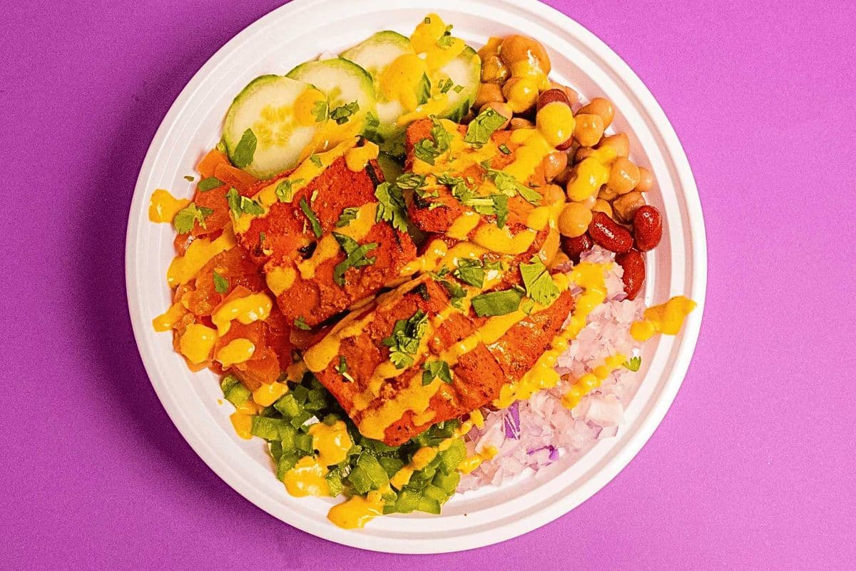 Bol Paneer Tikka grésillant / Sizzling Paneer Tikka Bowl
