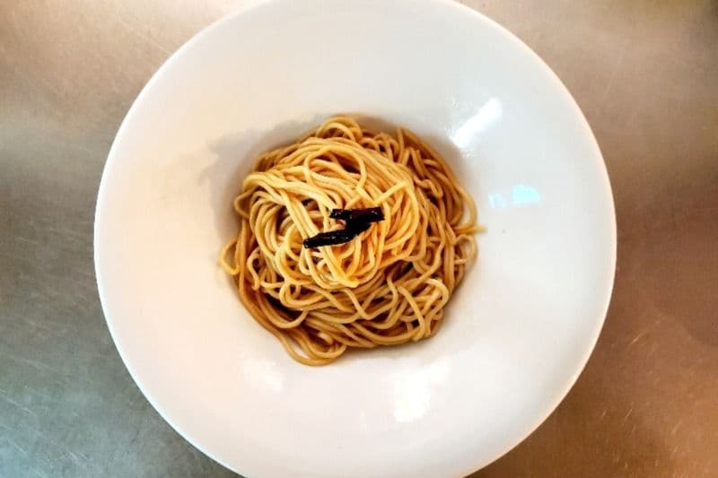 Shanghai Traditional Scallion Oil Noodles (葱油拌面)