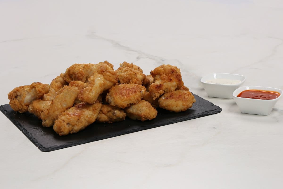 20 Spicy Crispy Chicken Wings with 2 Dipping Sauces On Side