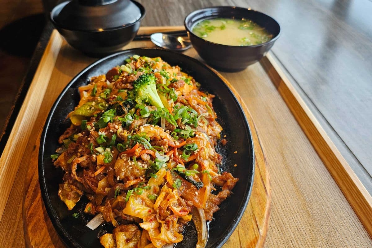 Sweet and Spicy Pork (Je-Yuk Bok-Eum)