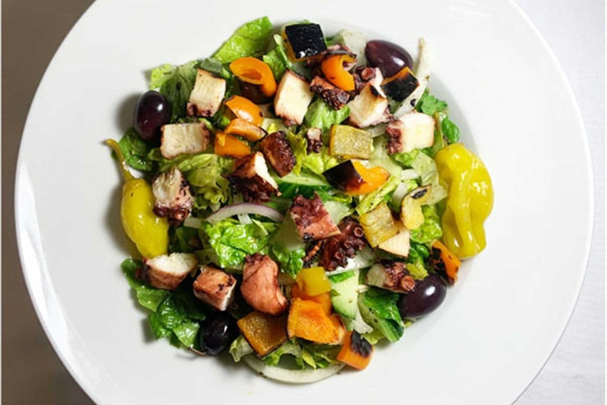 Salade Verte avec Pieuvre Grillée / Green Salad with Grilled Octopus