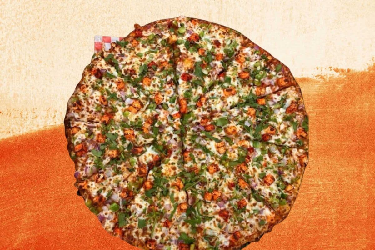 Tandoori Chicken Pizza (5 Toppings and 1 Free Dip)