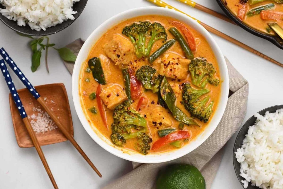 CURRY VEGGIE & TOFU WITH RICE
