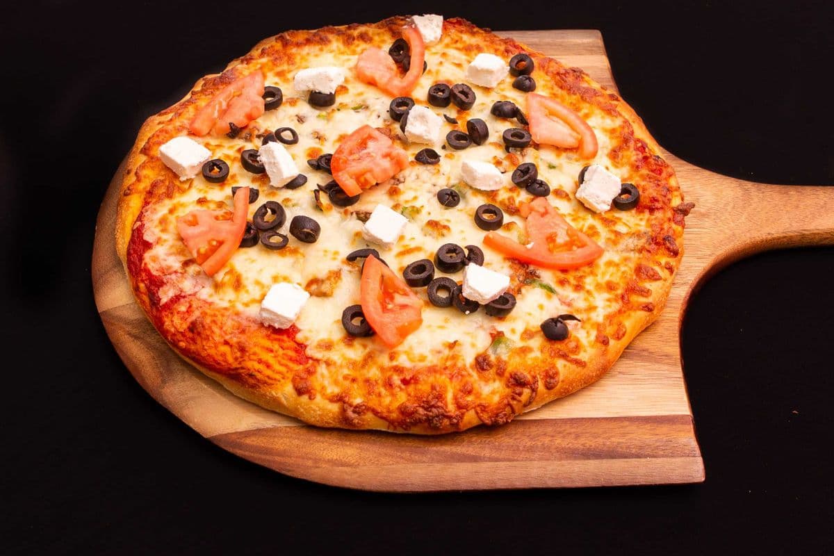 Pizza moyenne à la grecque