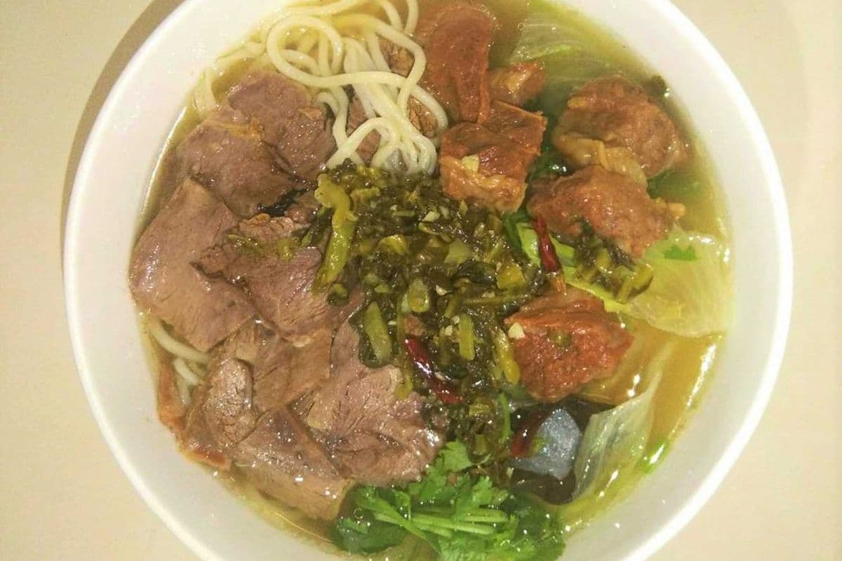 Beef Brisket and Beef Shank Noodle Soup with Pickle 酸菜双牛面