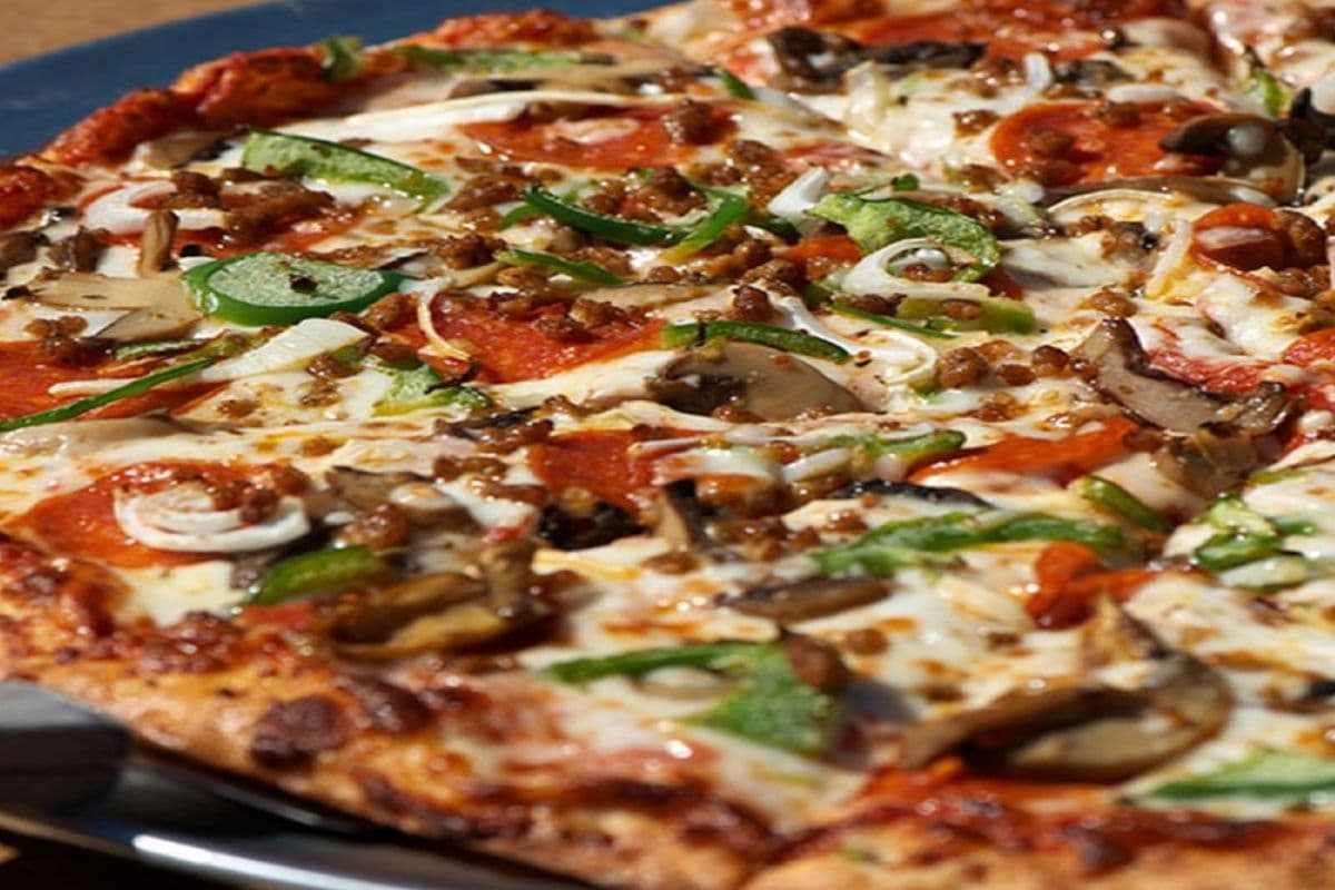 16" Extra-Large Deluxe Pizza
