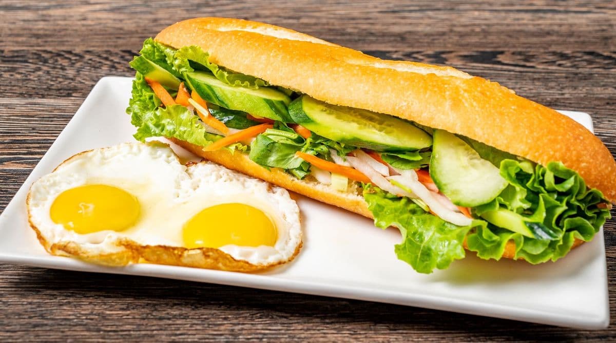 M4. Omelette Bread w/ Pop - OO