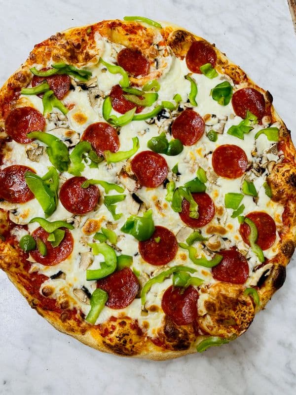 Extra Large The Classic Deluxe Pizza
