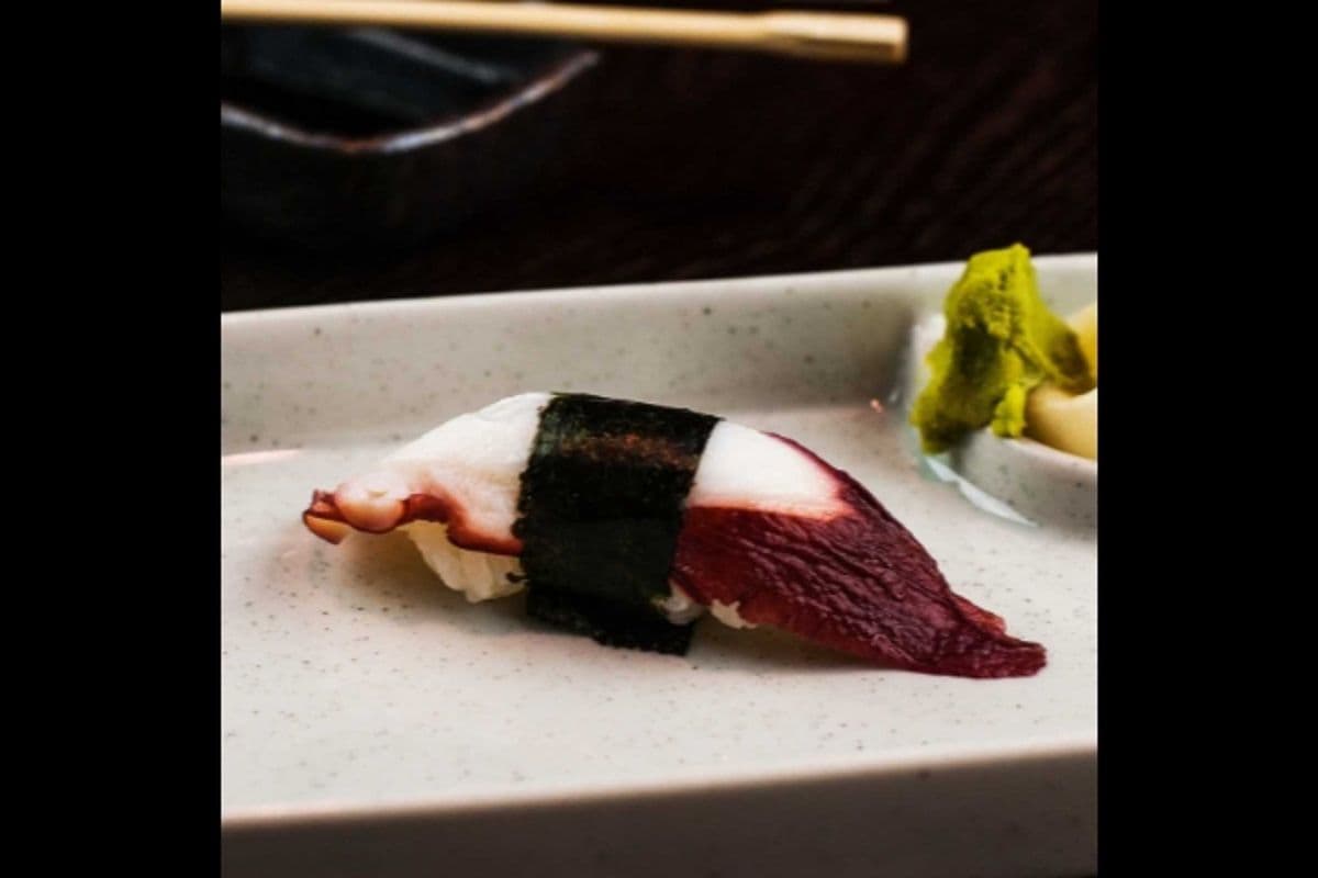 E02. Tako Nigiri (1 pc)