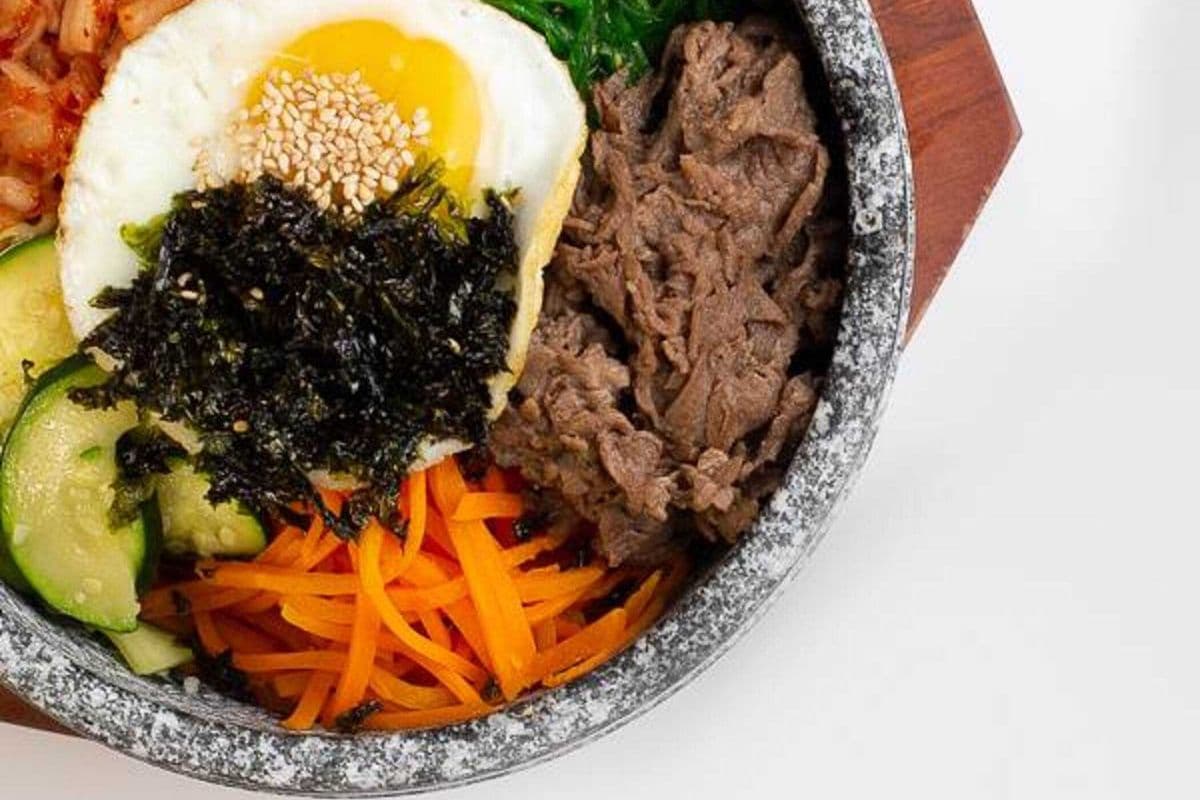 Dolsot Bibimbab (돌솥비빔밥 石锅拌饭)