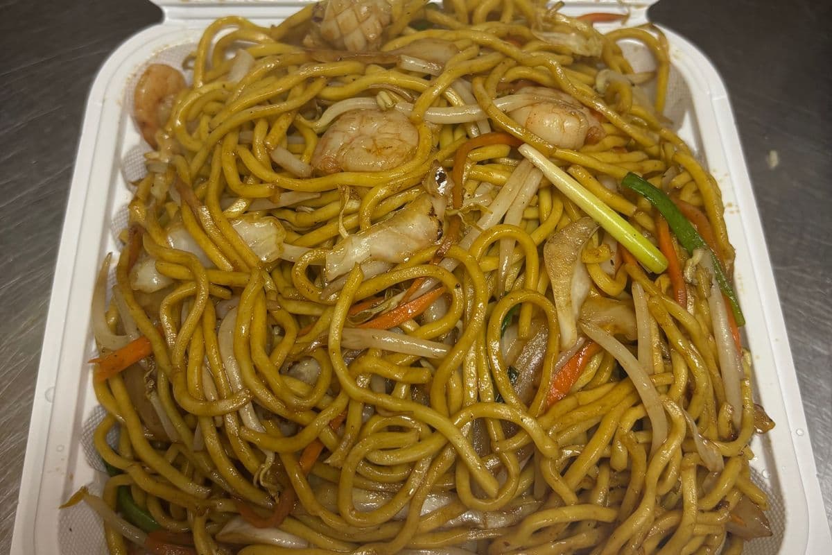 Seafood Hakka Chow Mein