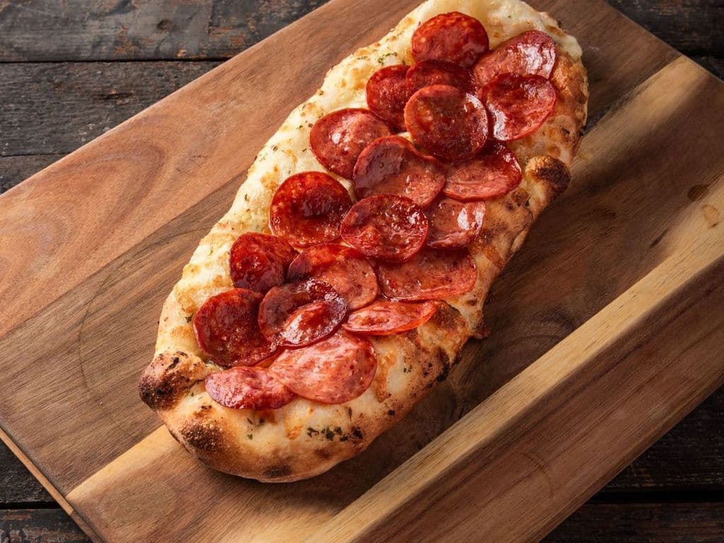 FOCACCIA A L'AIL ET PEPPERONI GRATIN?E