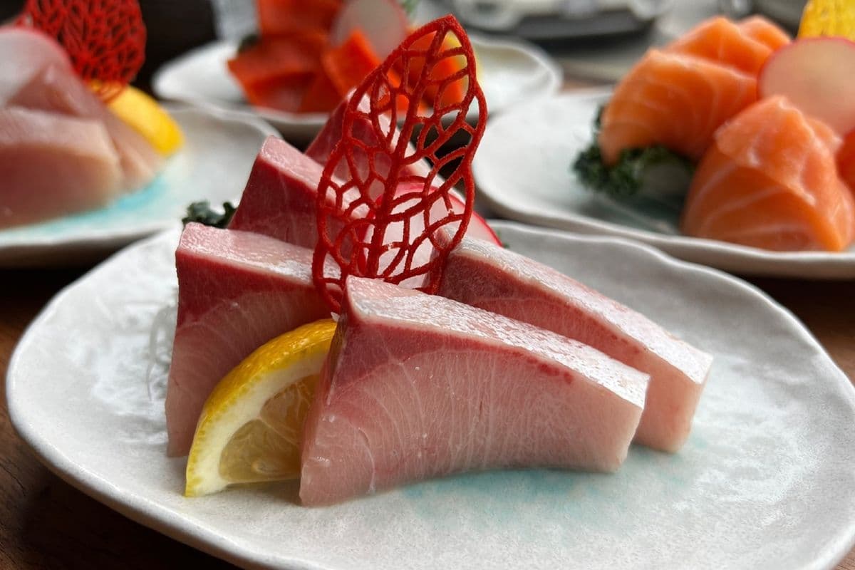 Hamachi (5 pcs)