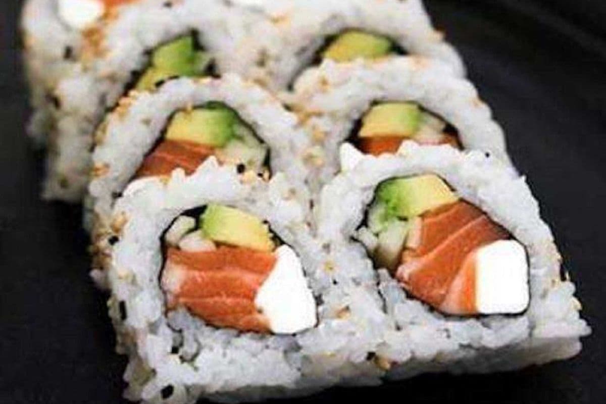Salmon Cheese Roll (8 pcs)